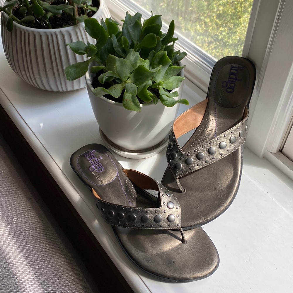 EUC SIZE 8.5 INDIGO BY CLARKS PEWTER STUDDED SANDALS